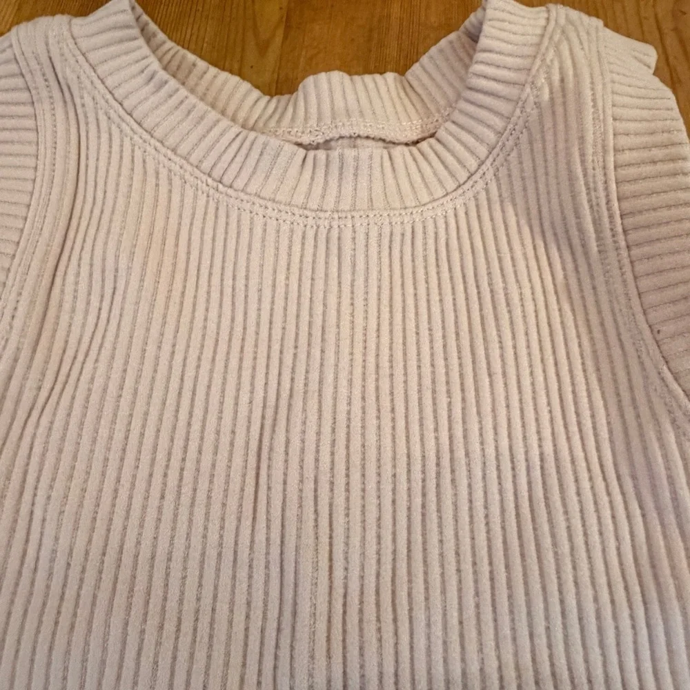 NWT AURA Ribbed tank women M/L - Picture 7 of 9